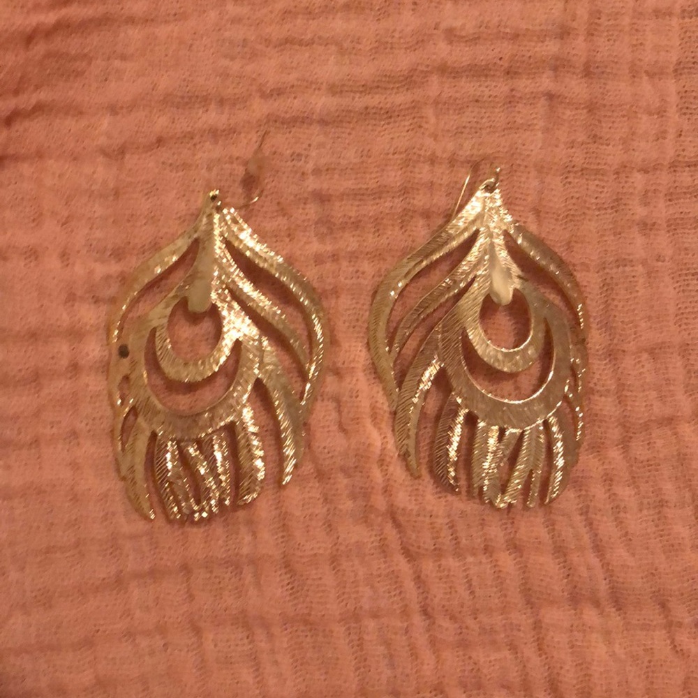Kendra Scott limited edition.